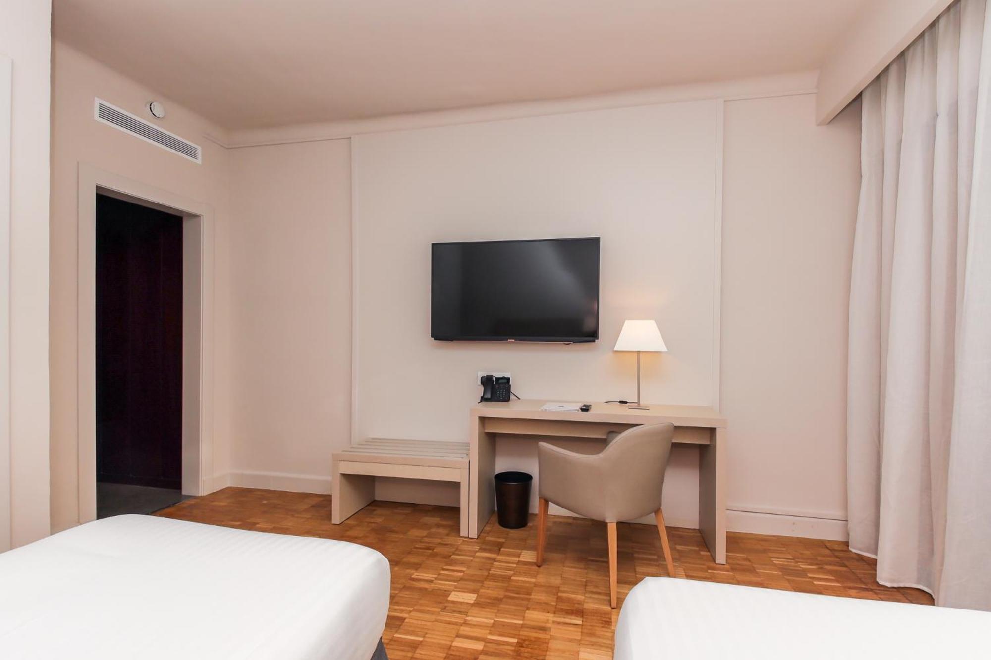 Deluxe Double Room Extra Bed